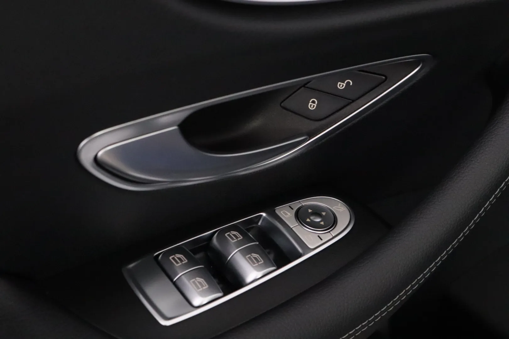 MERCEDES-BENZ E OZK-927 carousel image