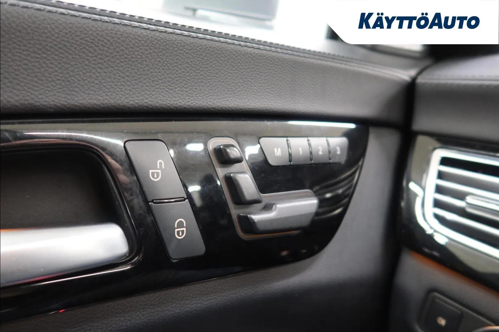 Mercedes-Benz CLS MLM-326 carousel image