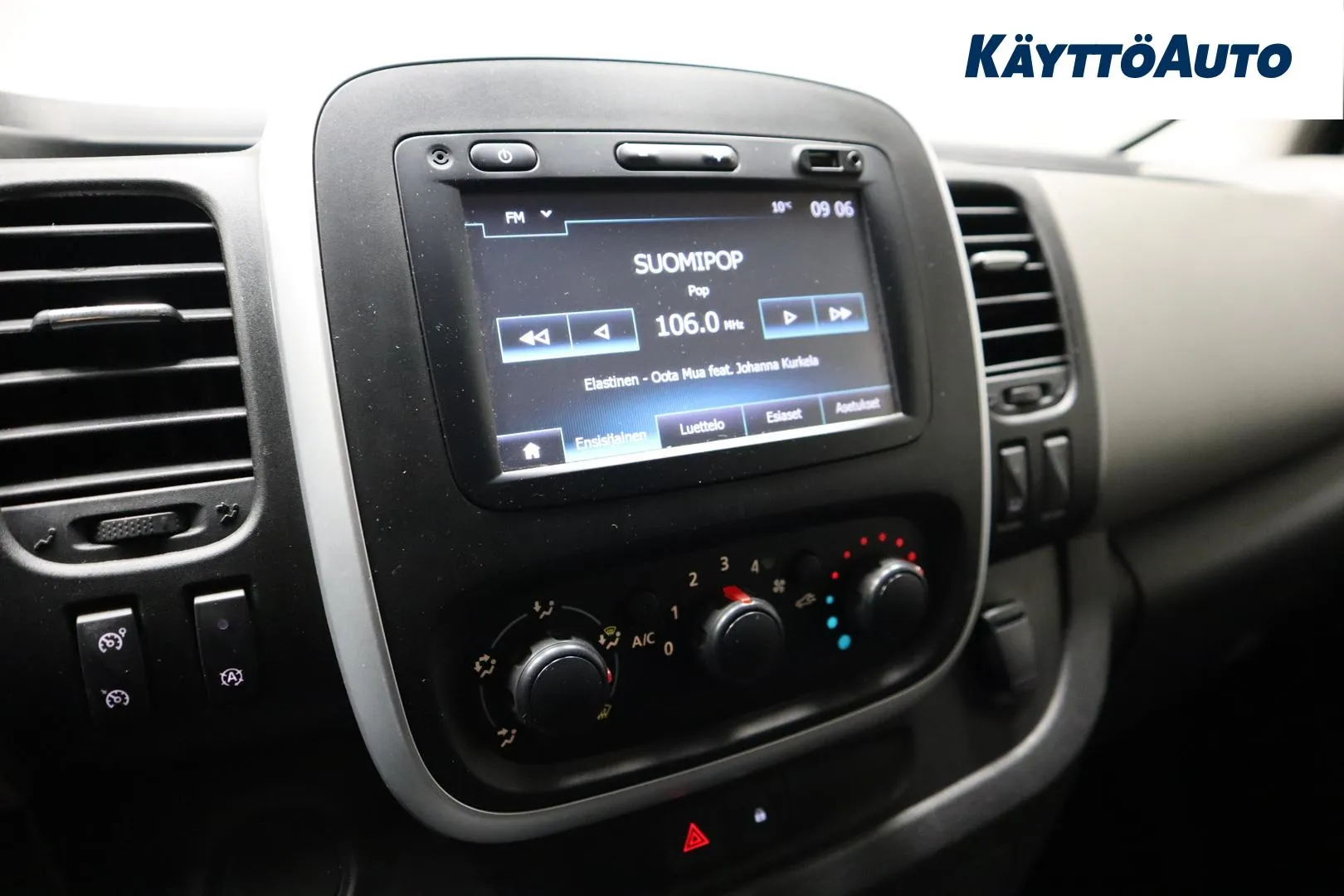 RENAULT Trafic JLG-744 carousel image