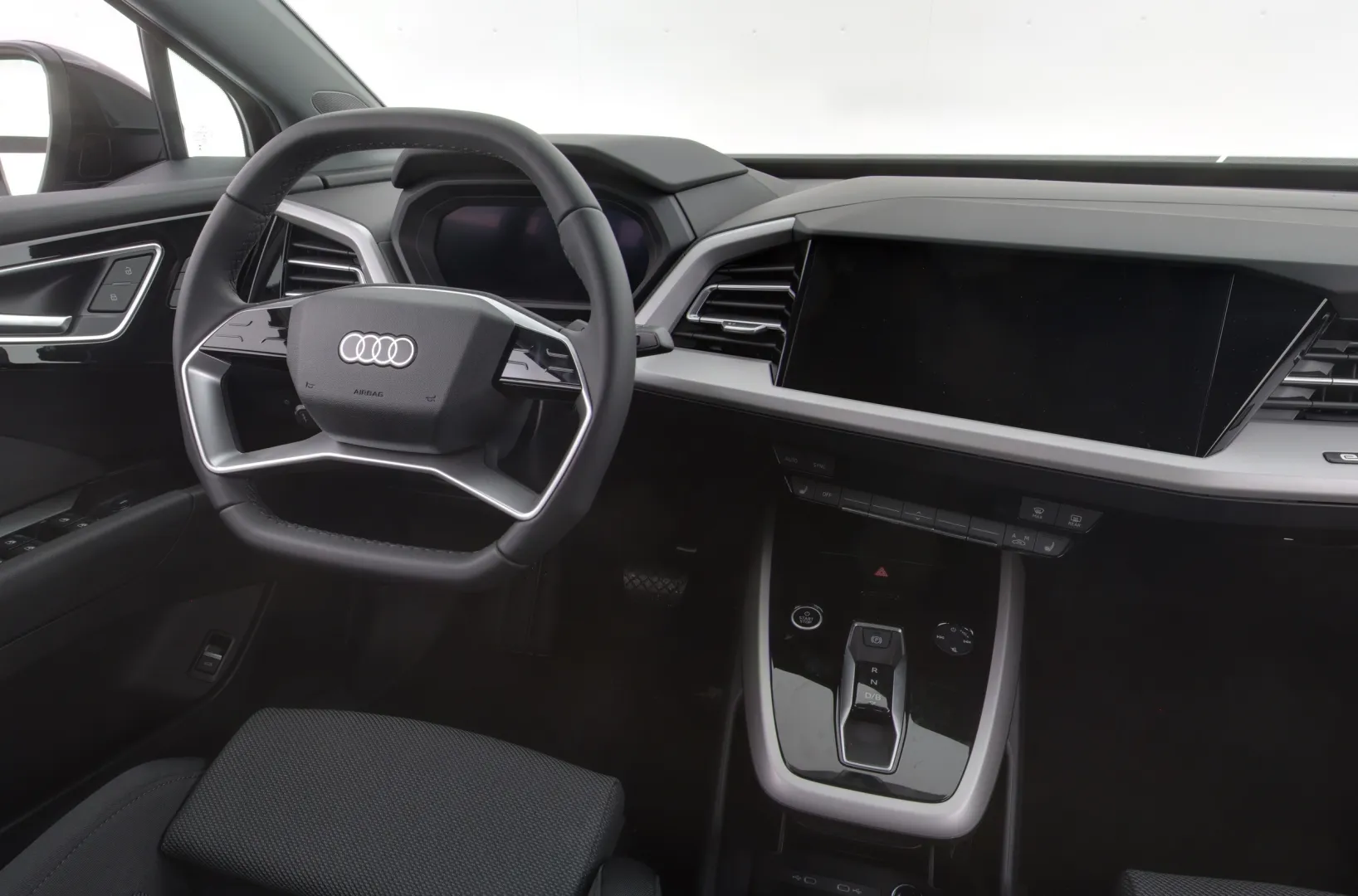 Audi Q4 e-tron NOG-207 carousel image