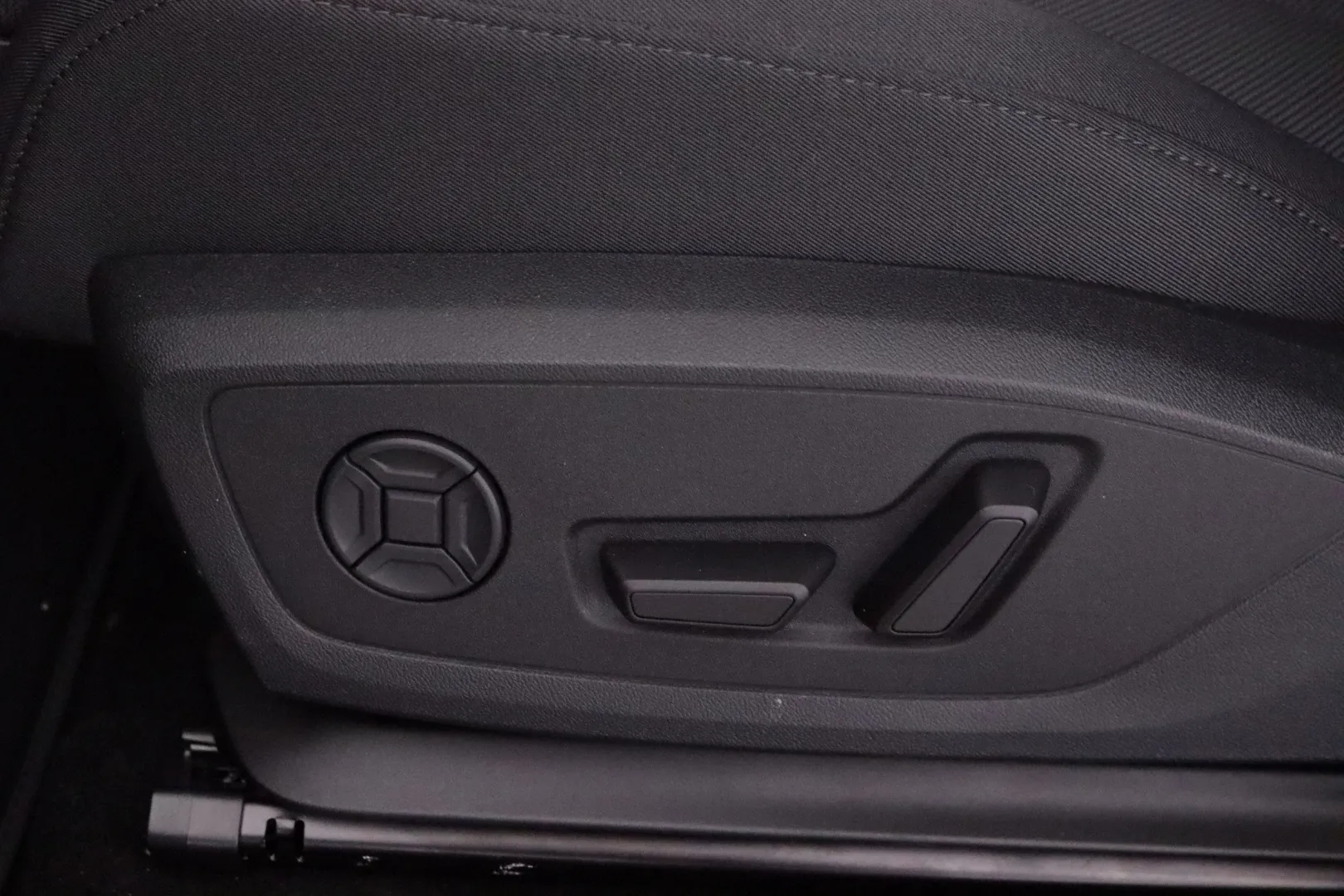 Audi Q4 e-tron NOG-207 carousel image