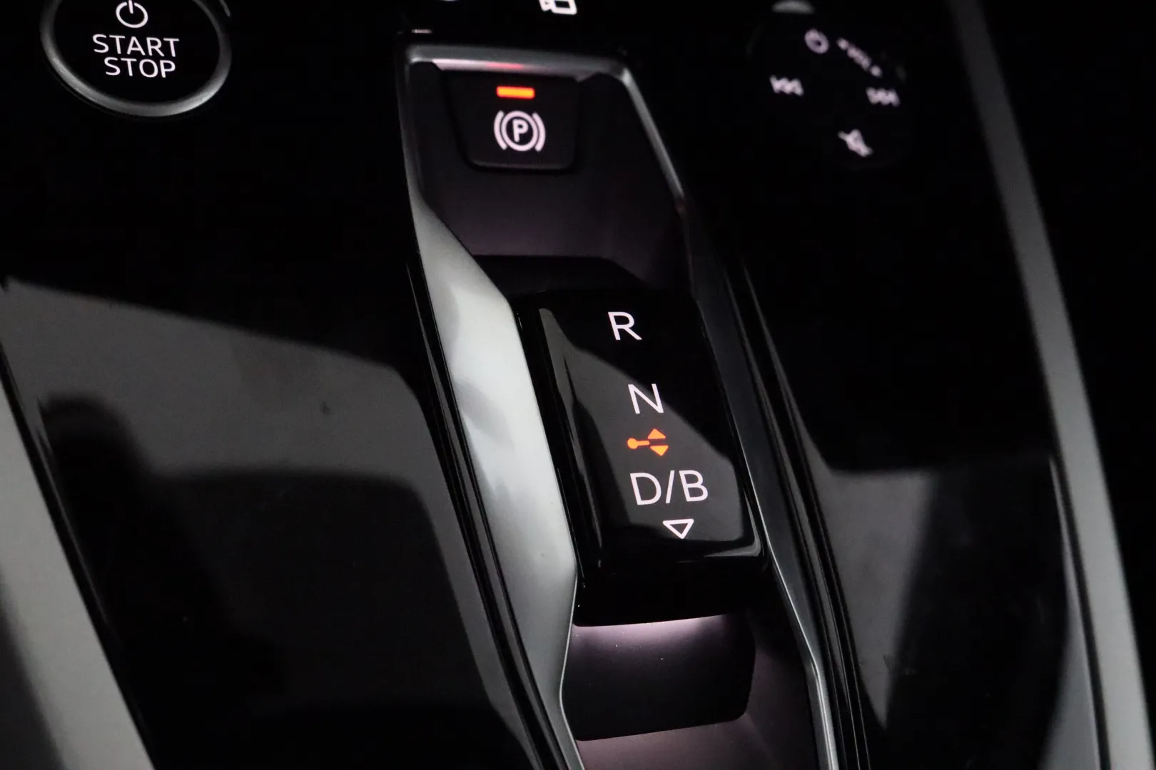 Audi Q4 e-tron NOG-207 carousel image