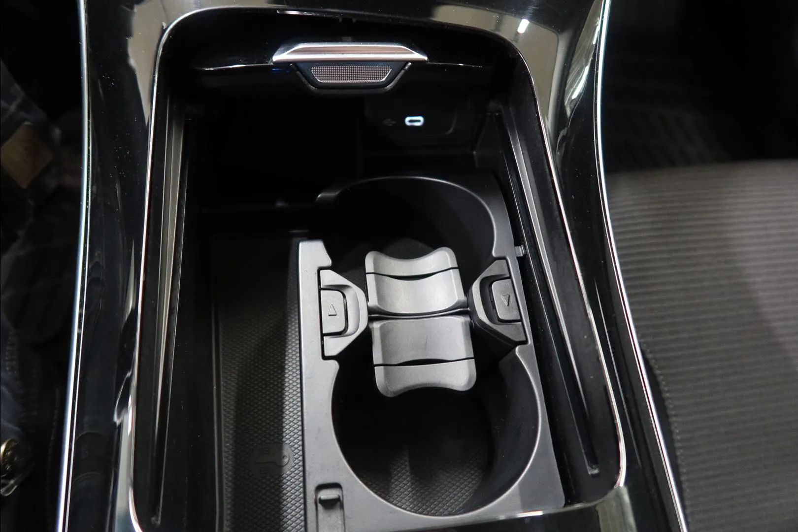 Mercedes-Benz C ZZG-634 carousel image