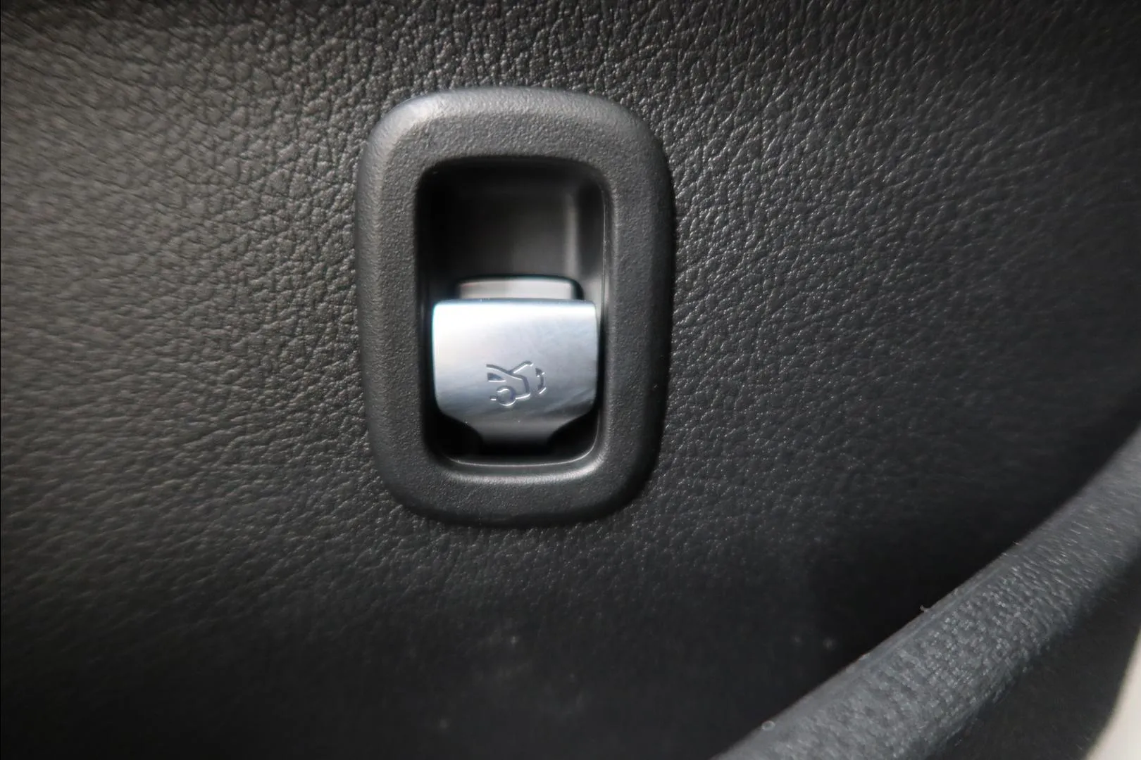 Mercedes-Benz C ZZG-634 carousel image