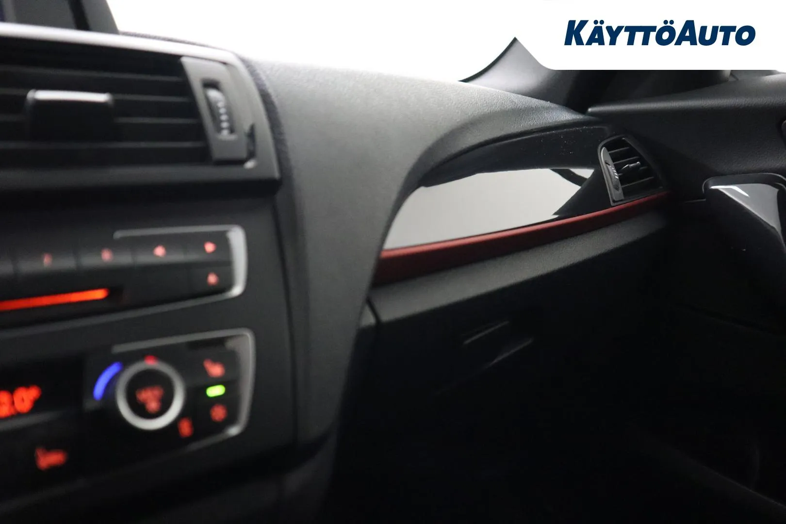 BMW 118 NIL-301 carousel image