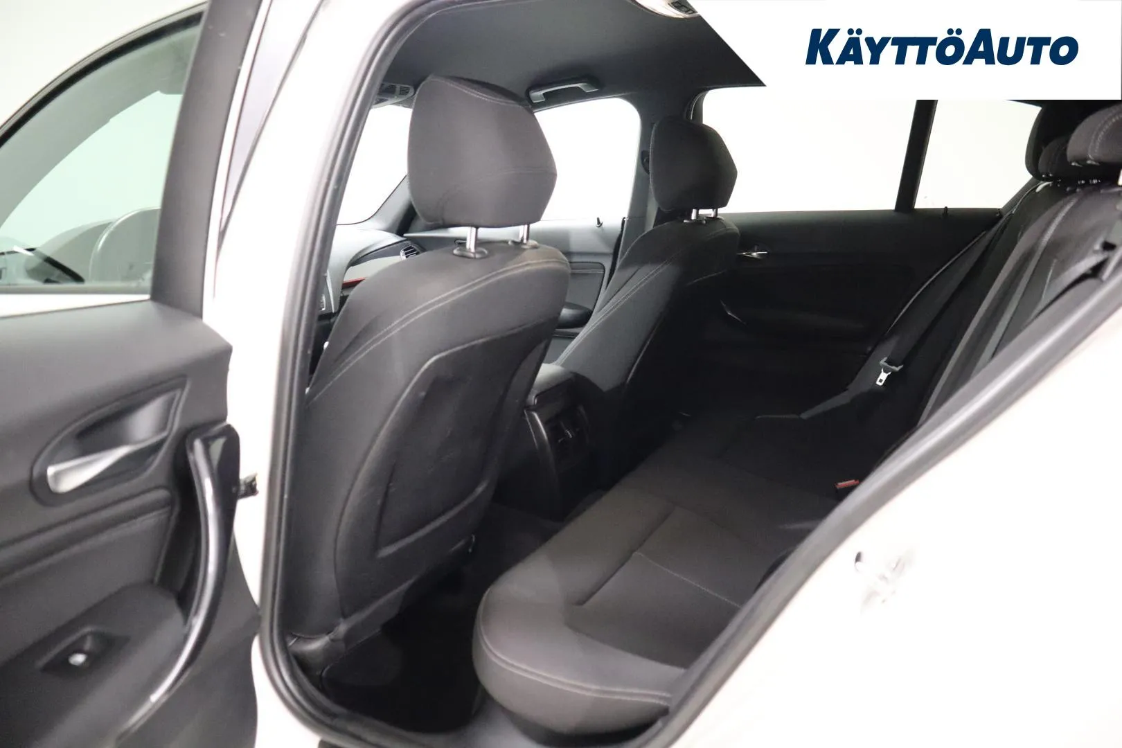 BMW 118 NIL-301 carousel image