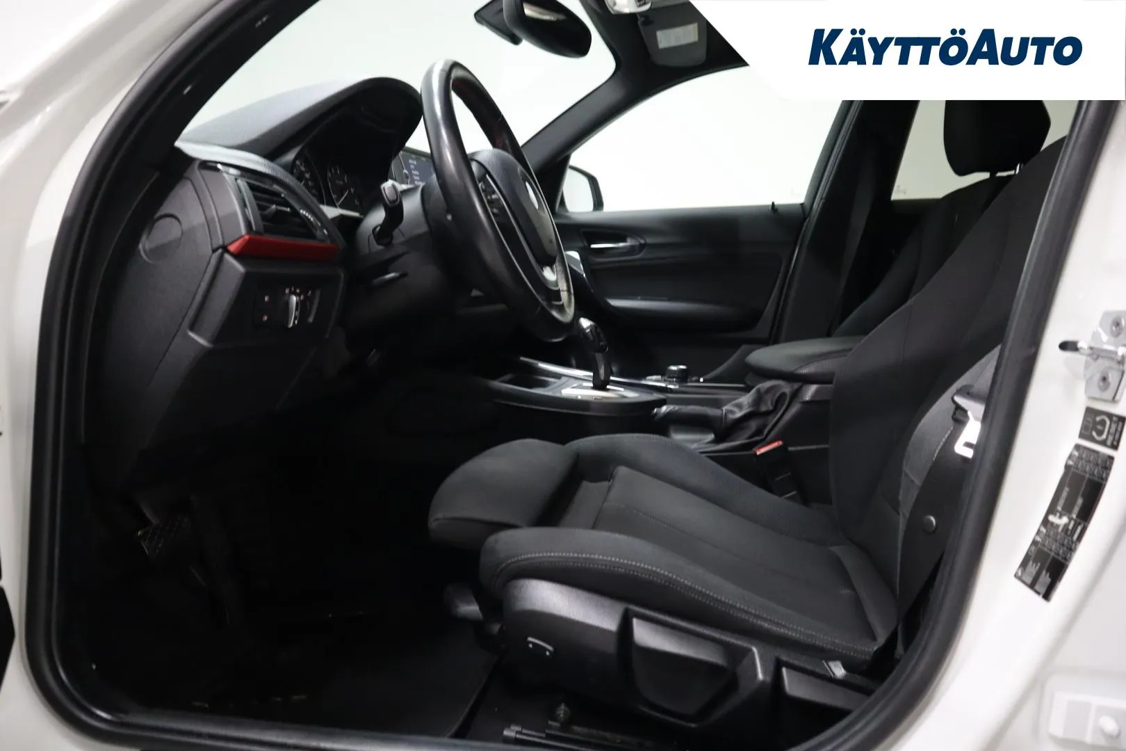 BMW 118 NIL-301 carousel image