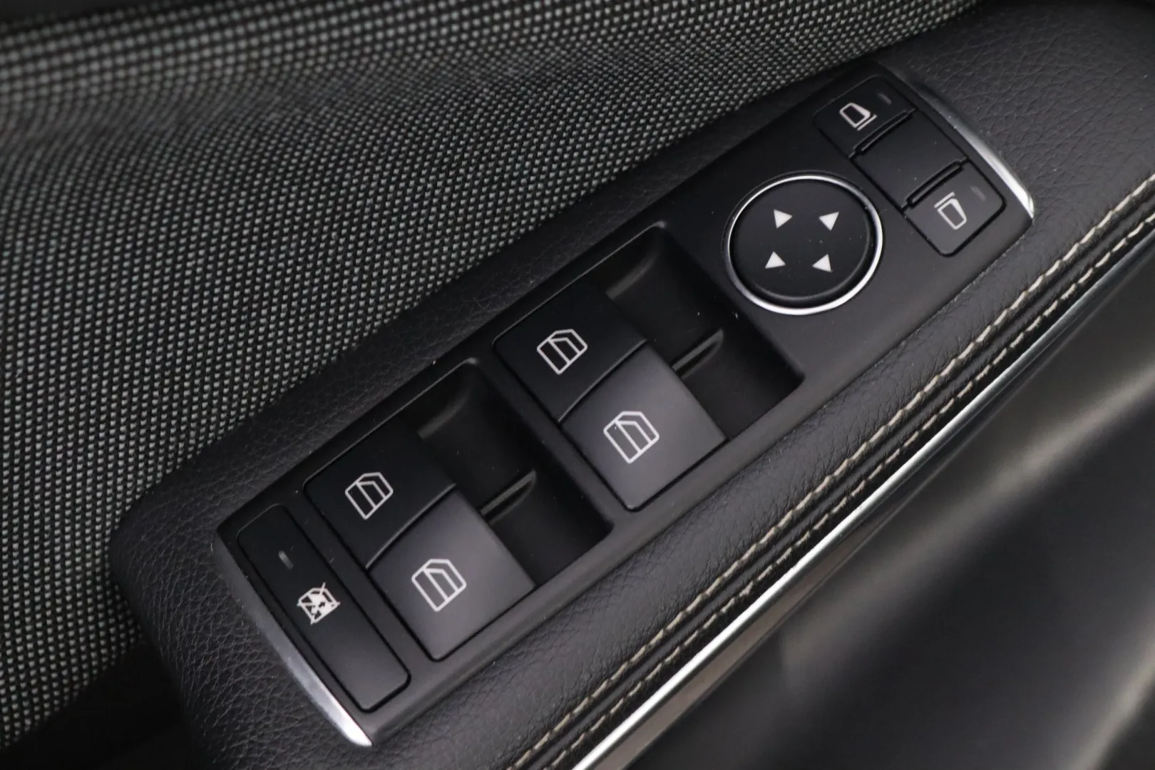 Mercedes-Benz A NLH-211 carousel image