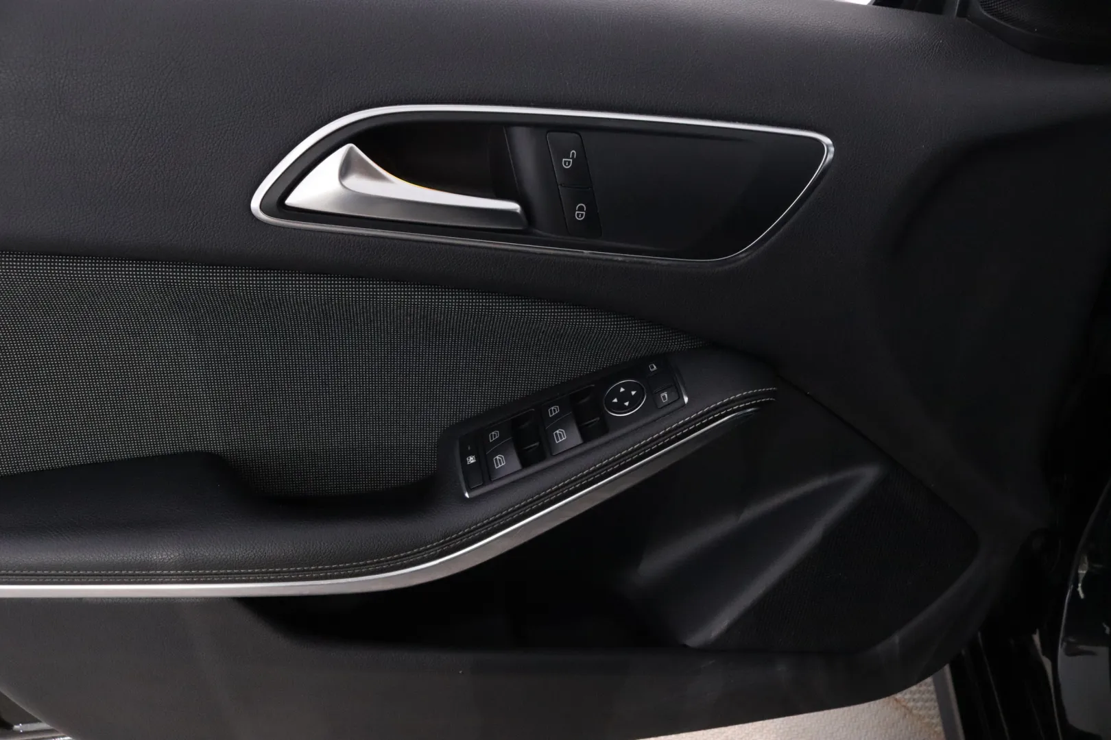 Mercedes-Benz A NLH-211 carousel image