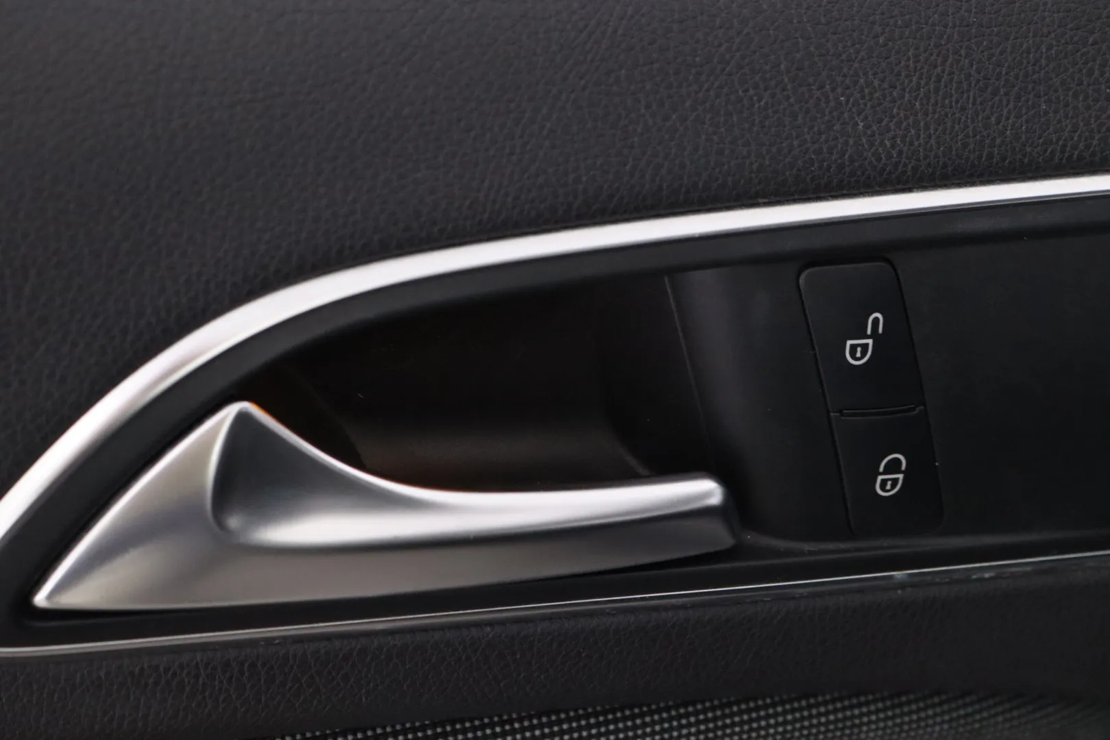 Mercedes-Benz A NLH-211 carousel image