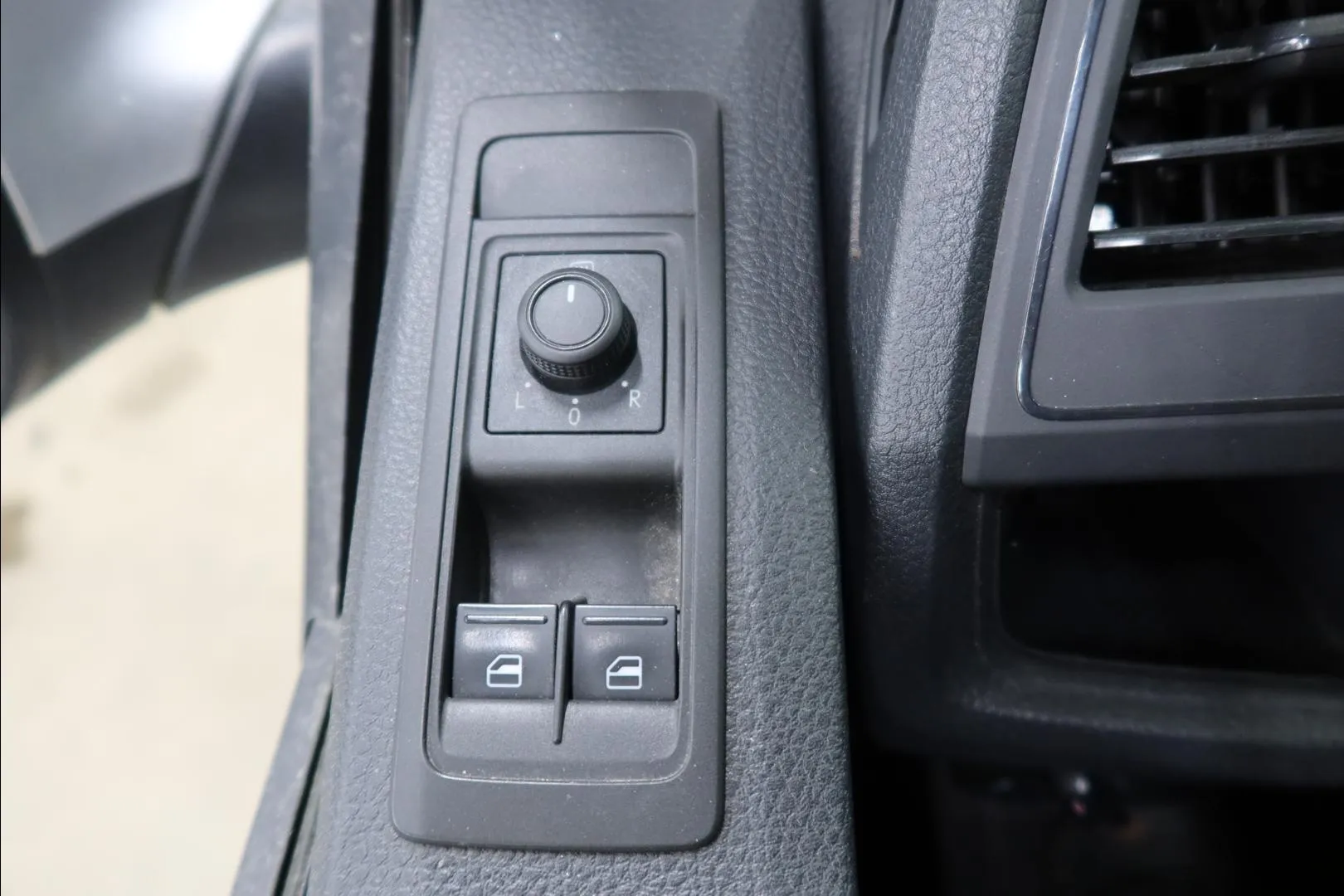 VOLKSWAGEN Transporter JKG-604 carousel image