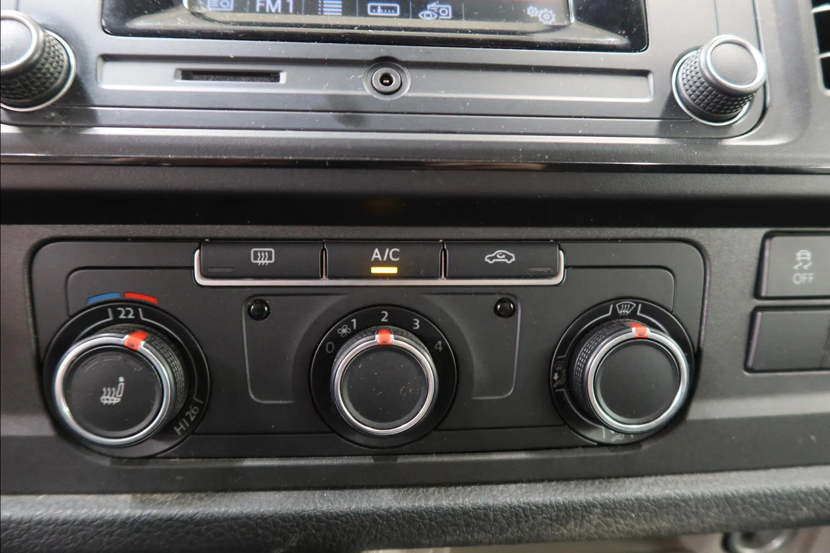 VOLKSWAGEN Transporter JKG-604 carousel image