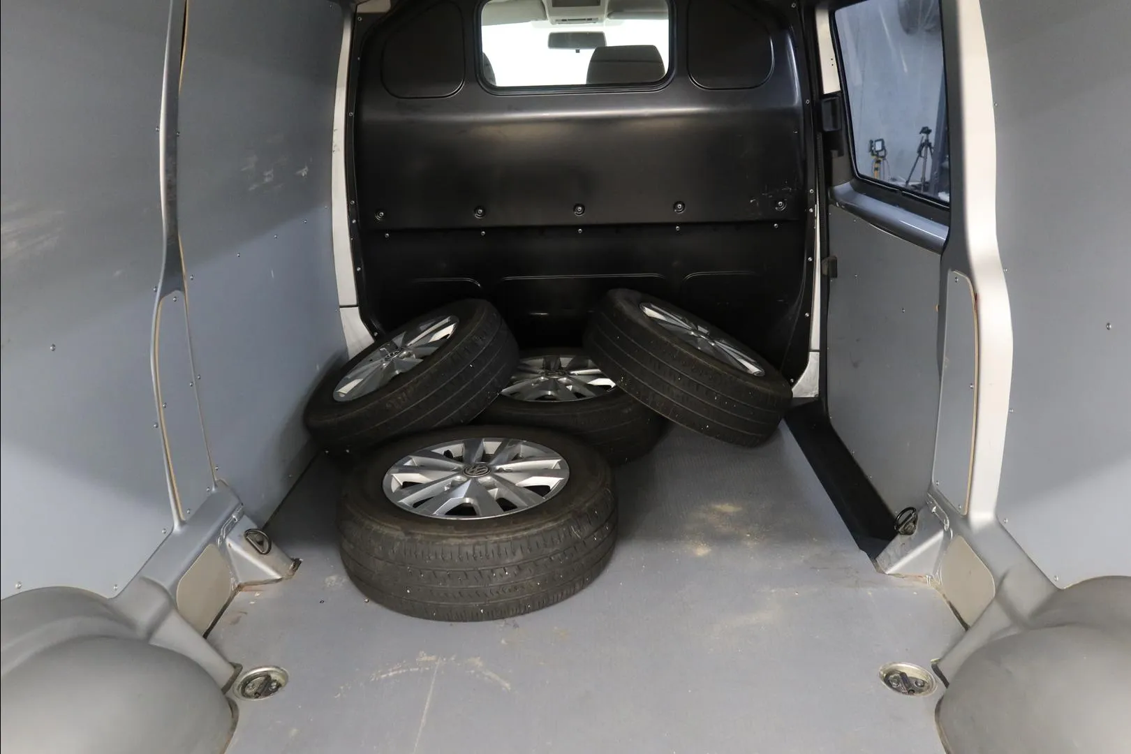 VOLKSWAGEN Transporter JKG-604 carousel image