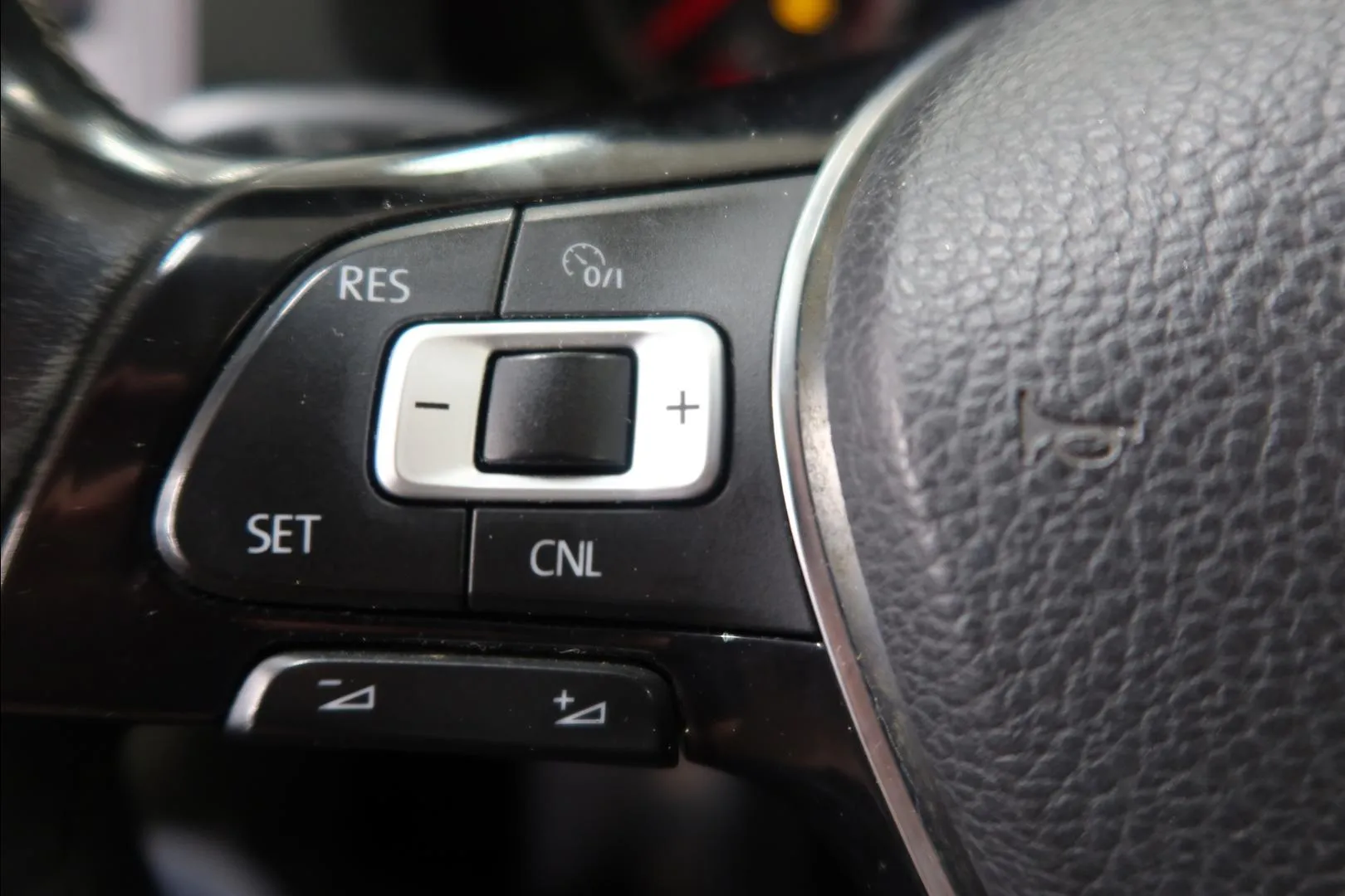 VOLKSWAGEN Transporter JKG-604 carousel image