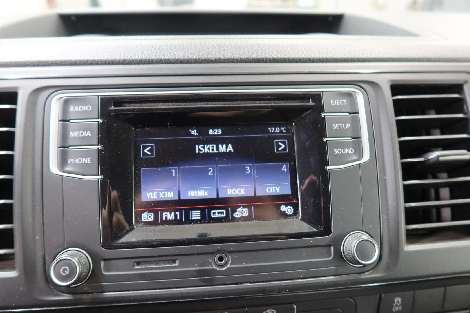 VOLKSWAGEN Transporter JKG-604 carousel image