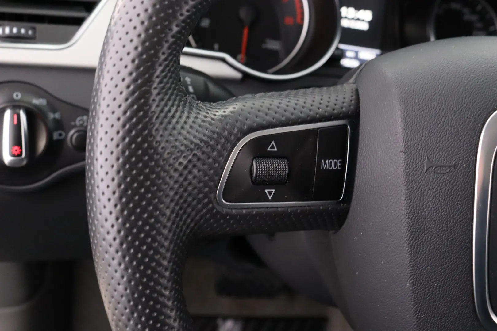 AUDI A5 TNZ-622 carousel image