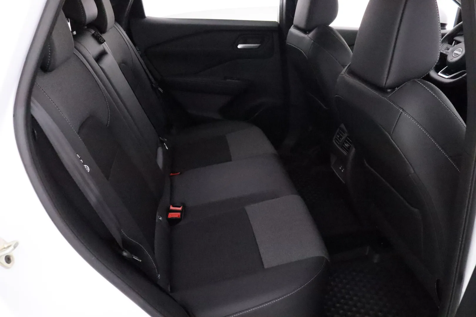 Nissan Qashqai RXE-842 carousel image