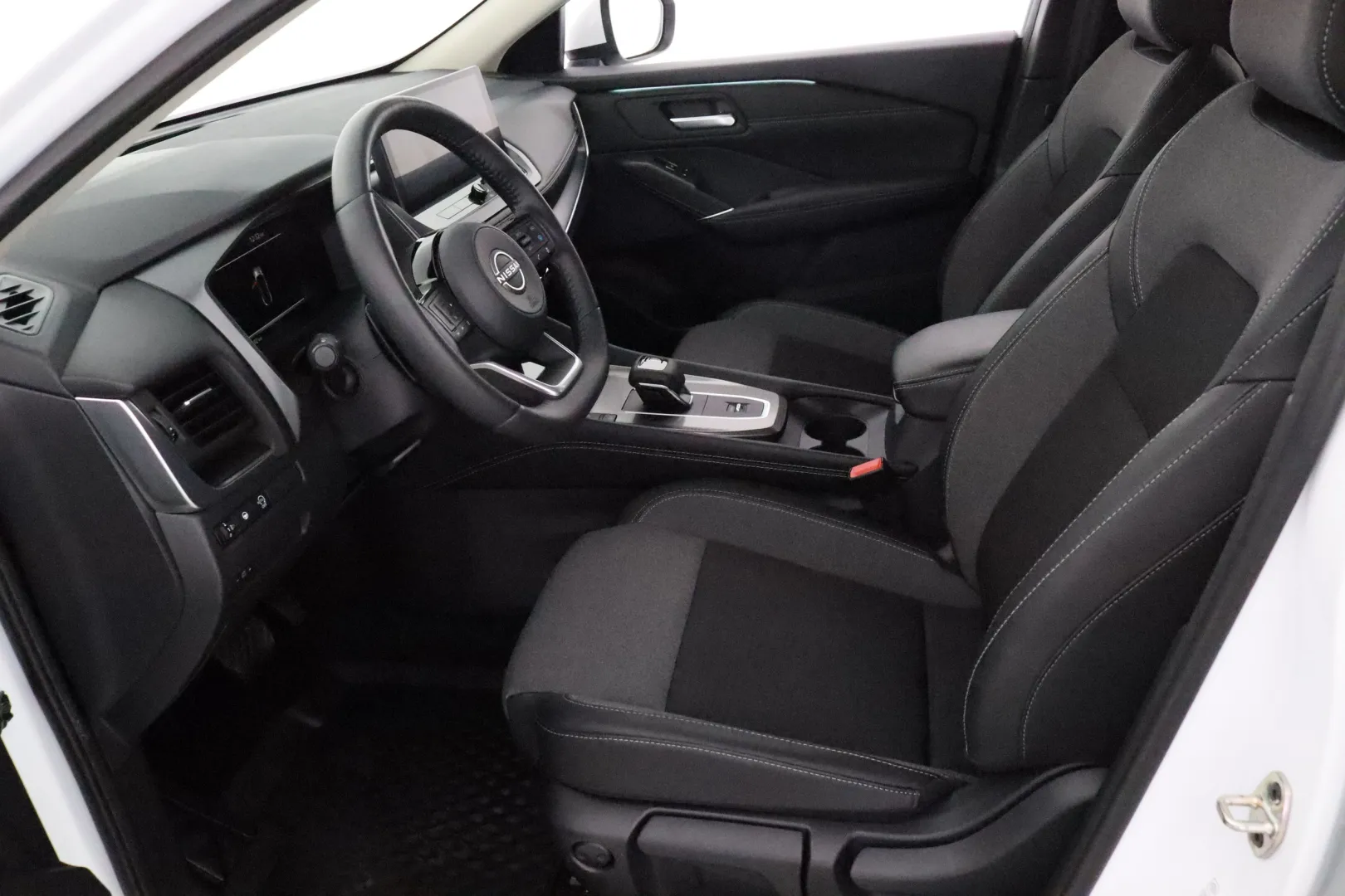 Nissan Qashqai RXE-842 carousel image