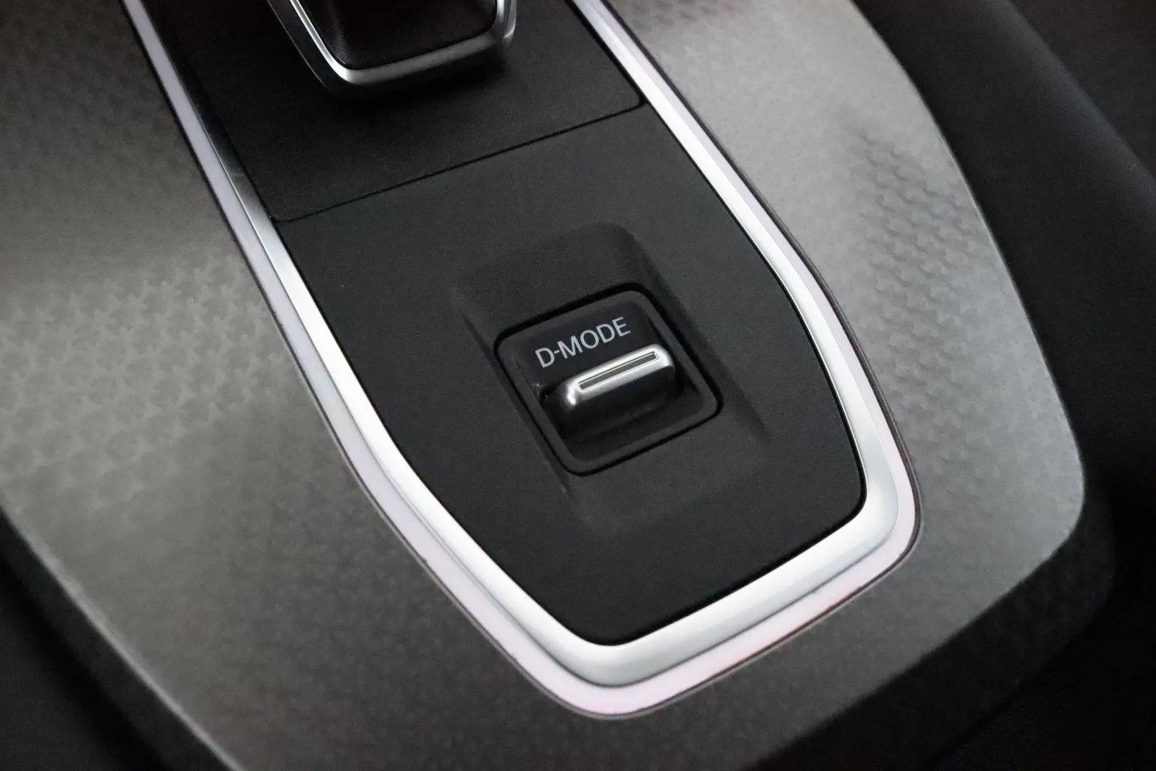 Nissan Qashqai RXE-842 carousel image