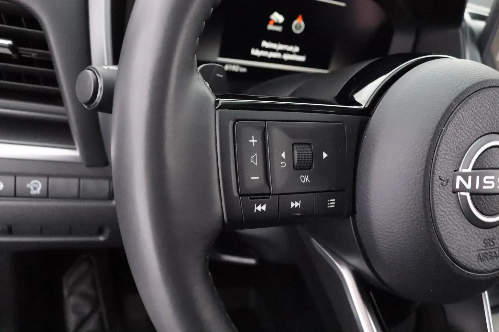 Nissan Qashqai RXE-842 carousel image