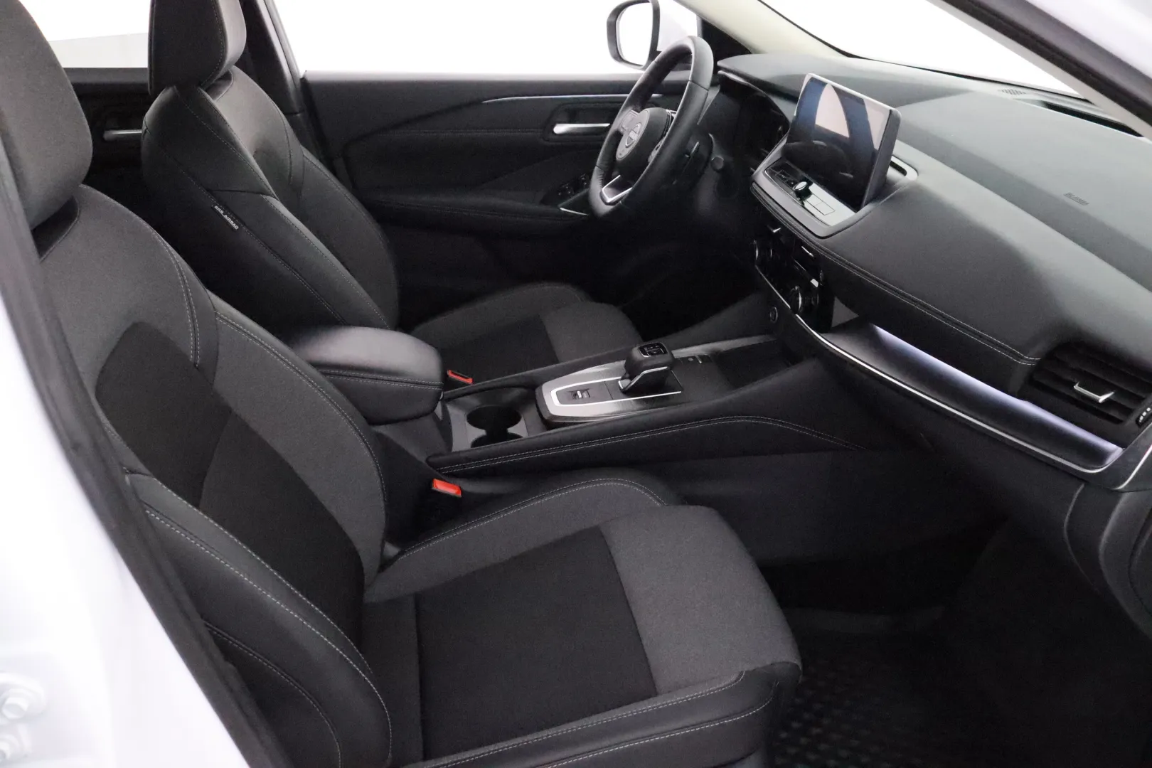 Nissan Qashqai RXE-842 carousel image