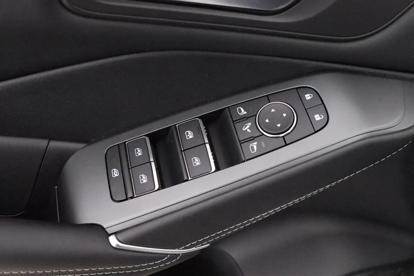 Nissan Qashqai RXE-842 carousel image