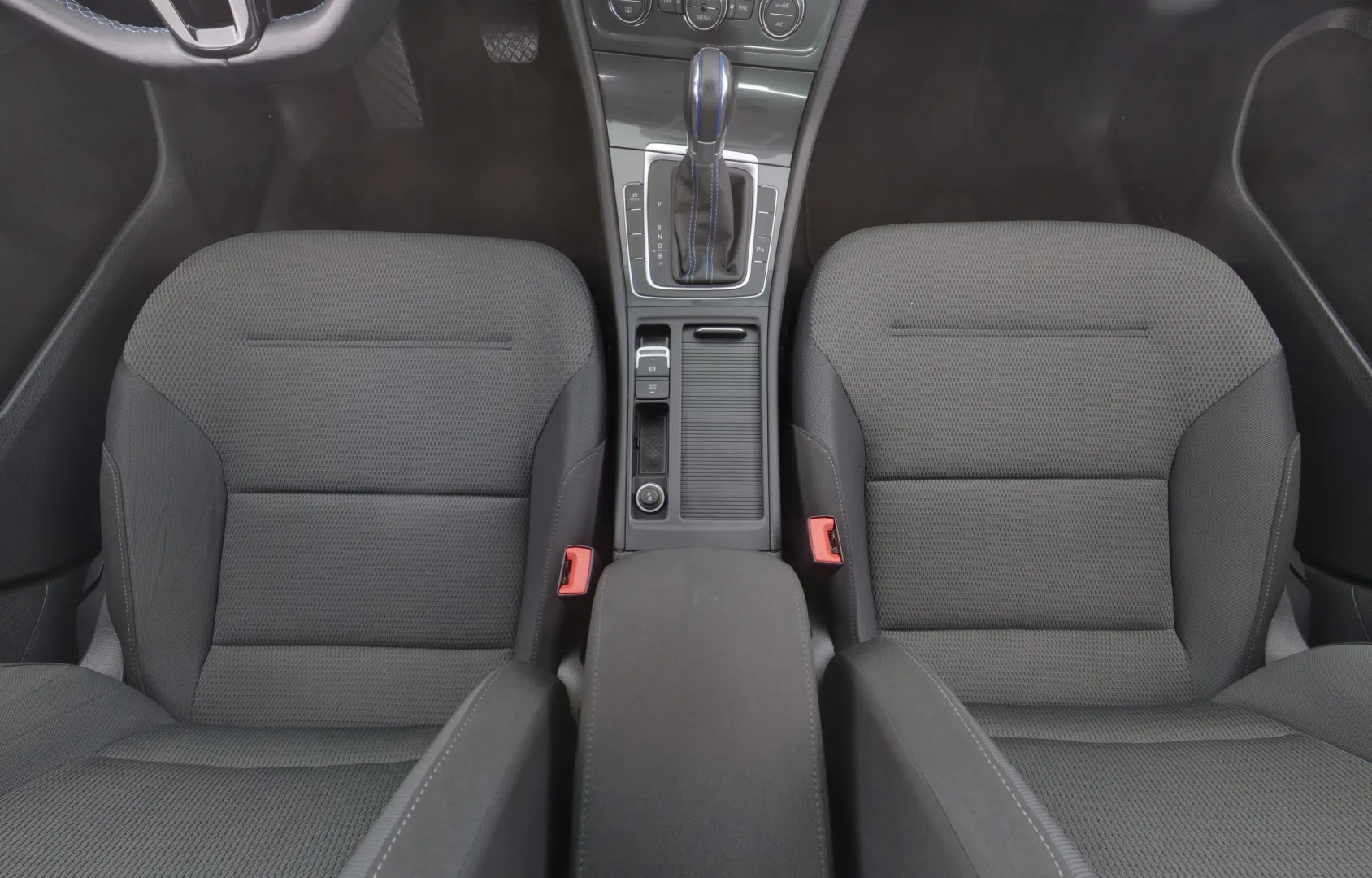 VOLKSWAGEN Golf GPC-986 carousel image