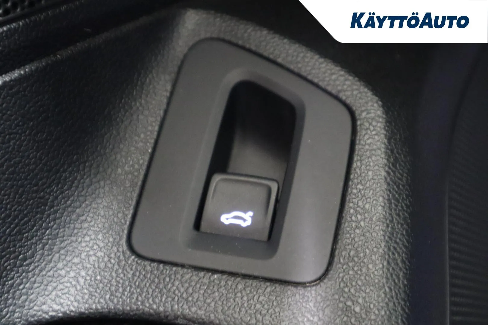 VOLKSWAGEN Passat YLI-904 carousel image