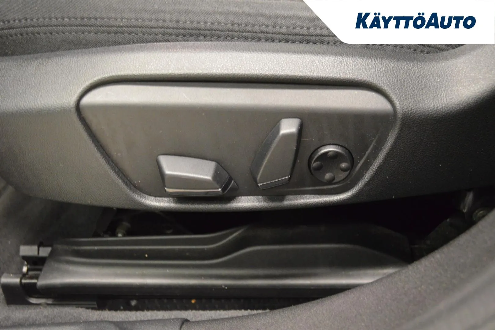 BMW 218 GTG-309 carousel image