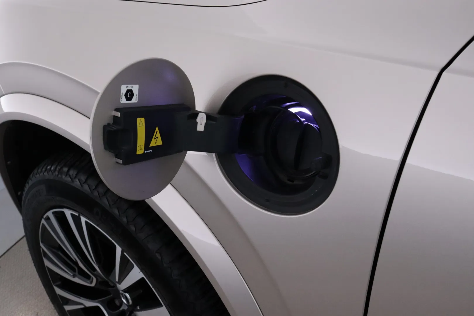 VOLVO XC90 MOR-296 carousel image