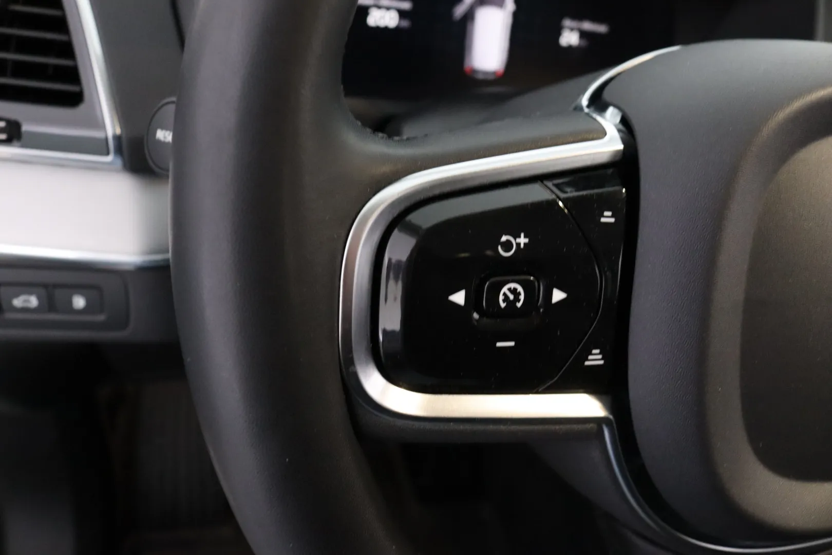 VOLVO XC90 MOR-296 carousel image