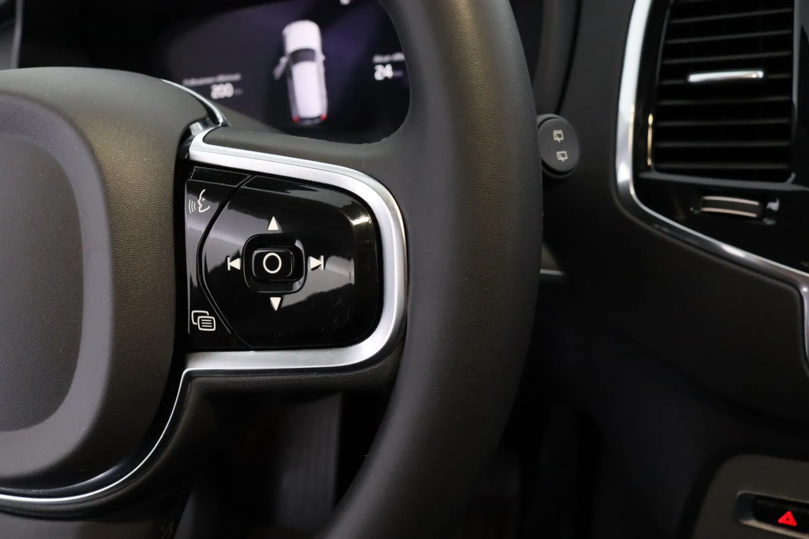 VOLVO XC90 MOR-296 carousel image