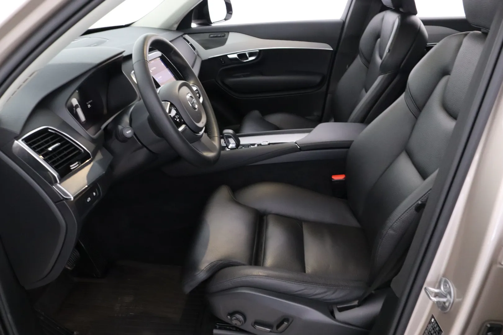 VOLVO XC90 MOR-296 carousel image