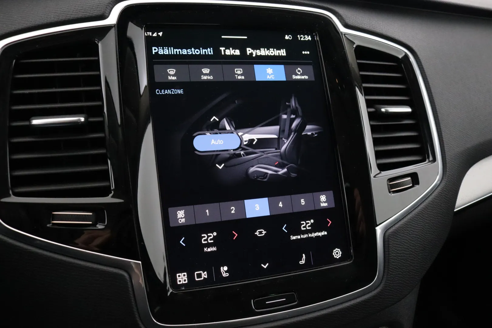 VOLVO XC90 MOR-296 carousel image