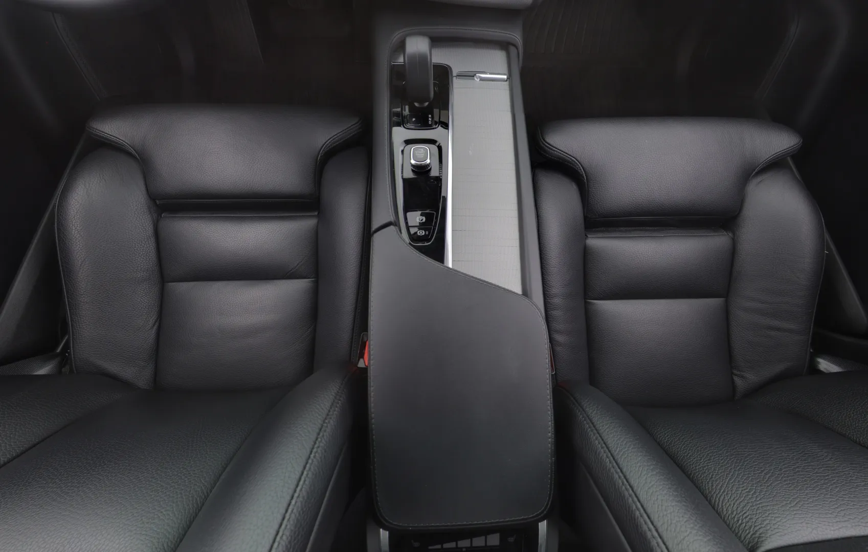 VOLVO XC90 MOR-296 carousel image