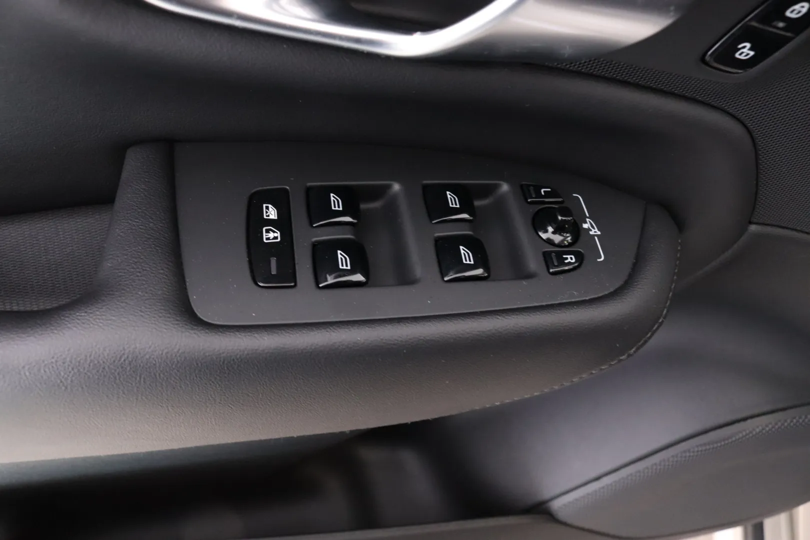 VOLVO XC90 MOR-296 carousel image