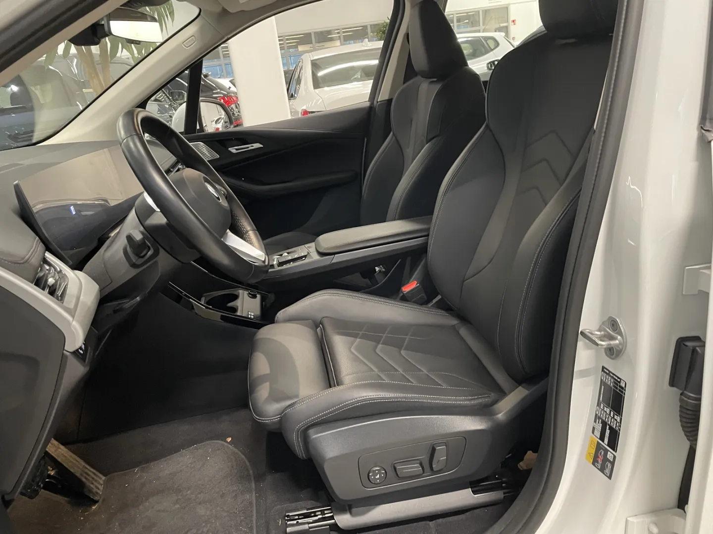 BMW 225 NNL-669 carousel image