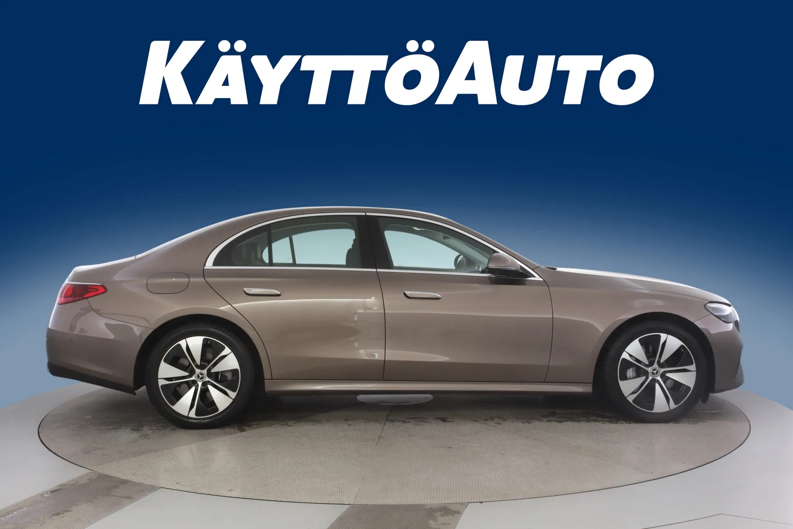 Mercedes-Benz E YXR-146 carousel image