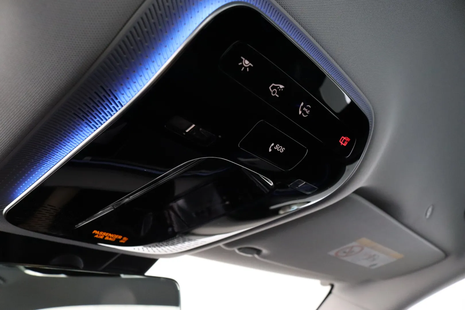 Mercedes-Benz E YXR-146 carousel image