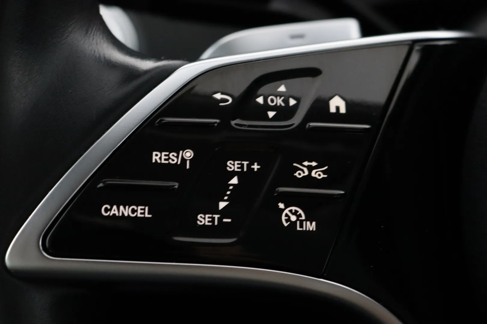 Mercedes-Benz E YXR-146 carousel image