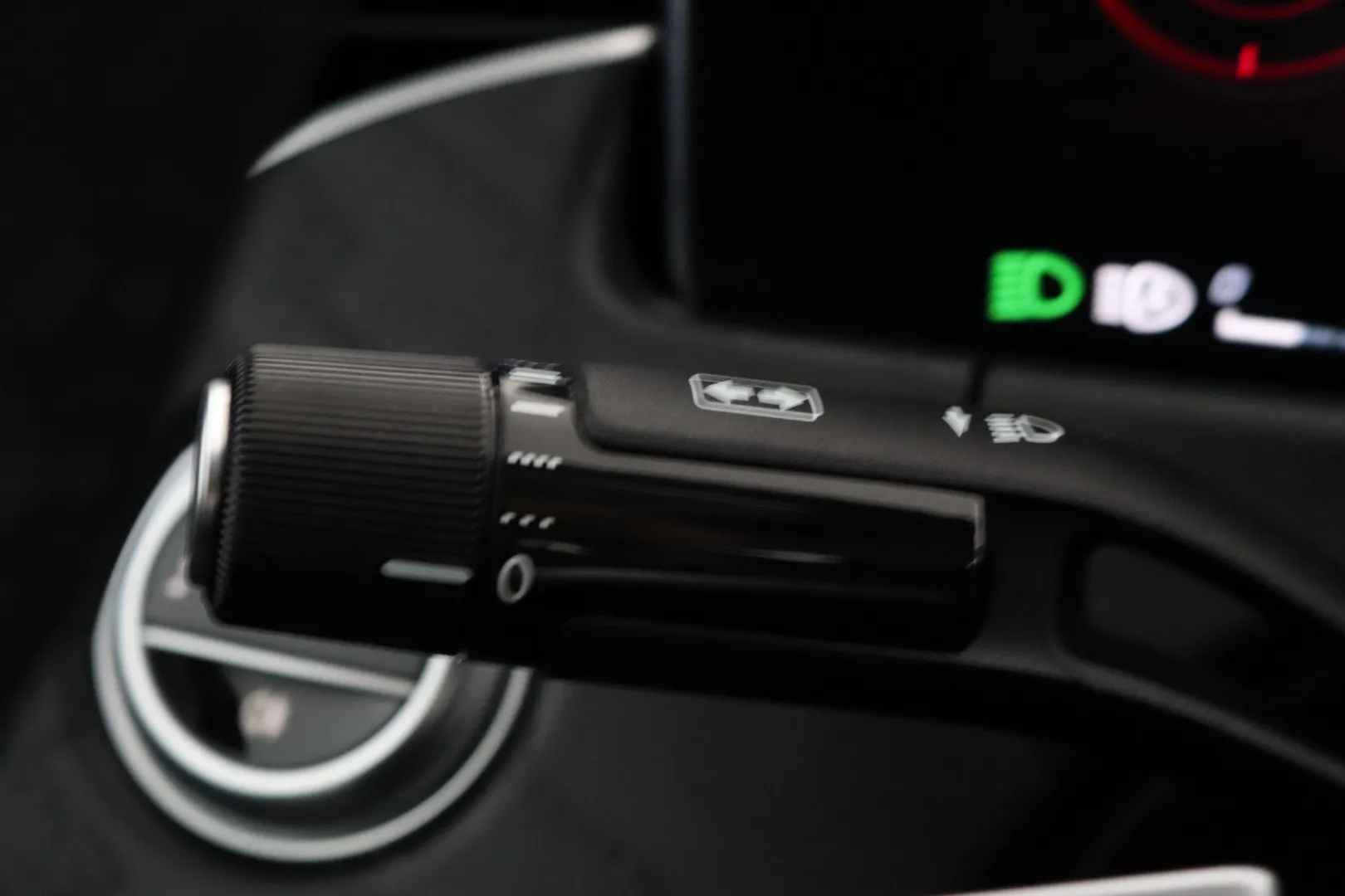 Mercedes-Benz E YXR-146 carousel image