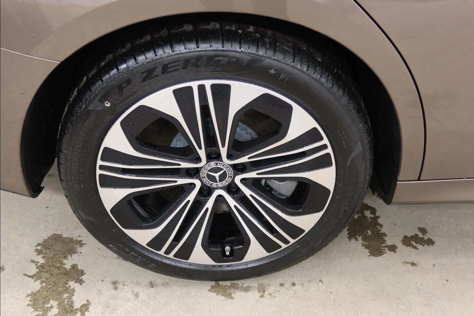 Mercedes-Benz E MRP-244 carousel image