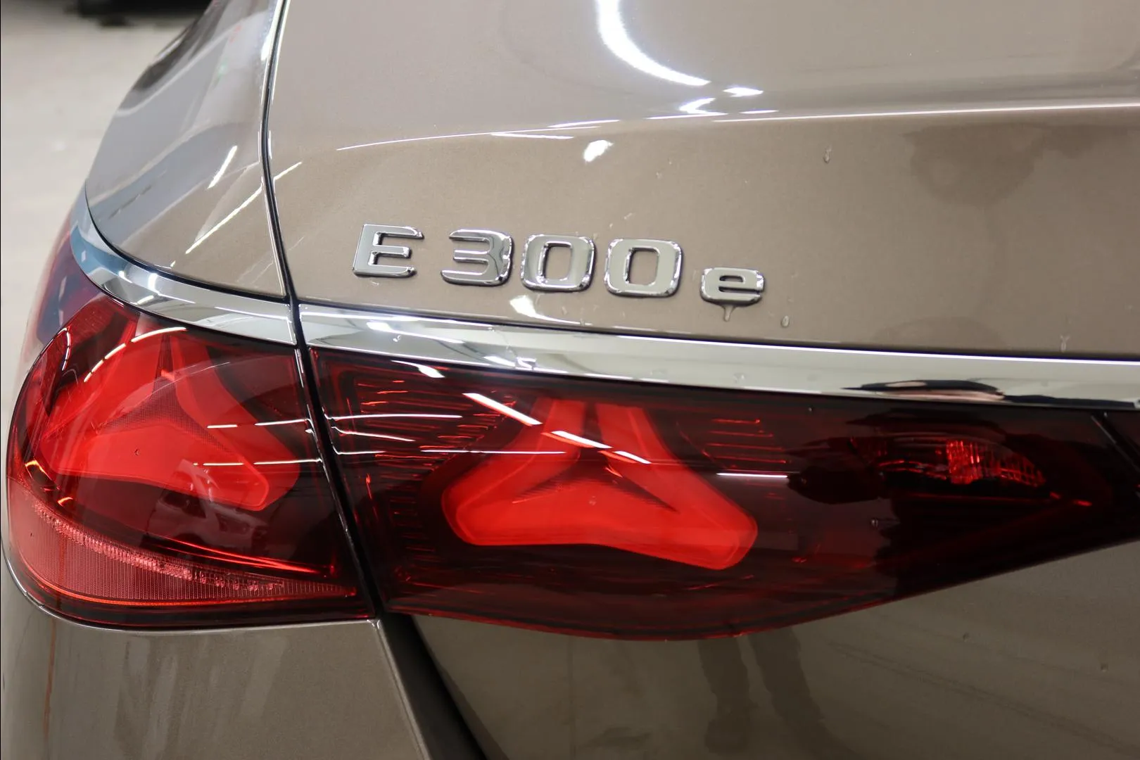 Mercedes-Benz E MRP-244 carousel image