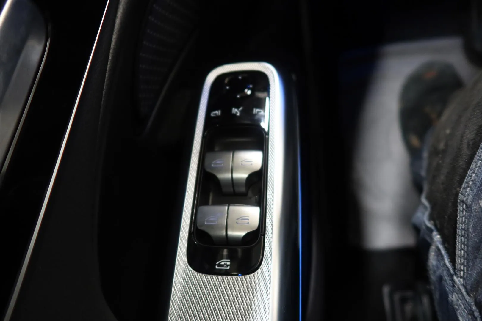 Mercedes-Benz E MRP-244 carousel image