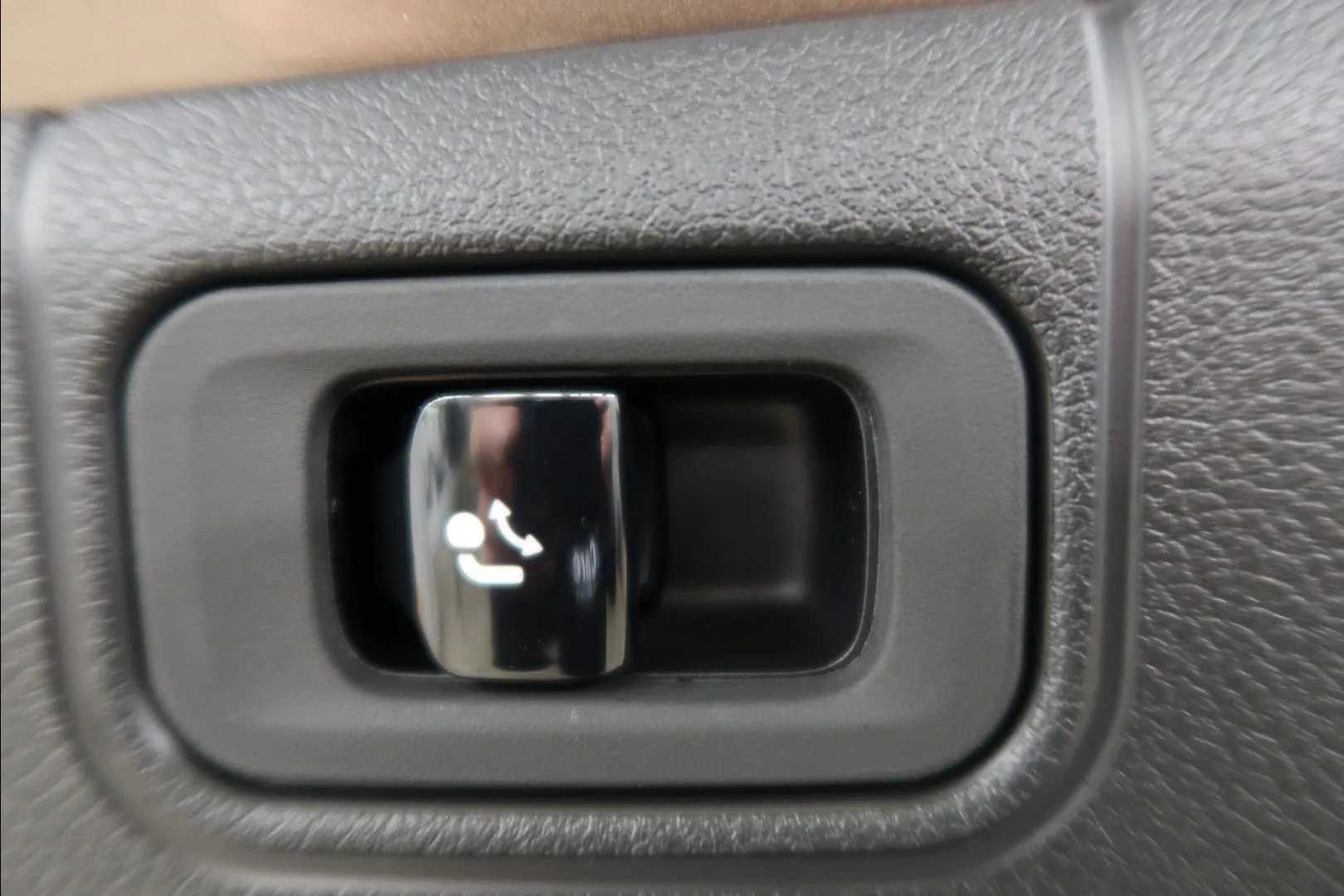 Mercedes-Benz E MRP-244 carousel image