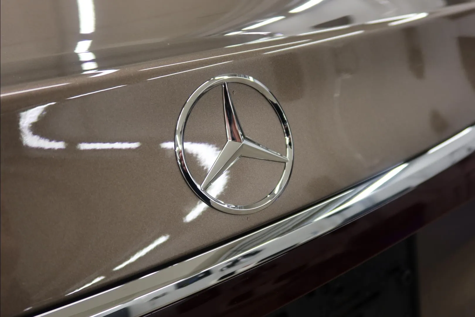 Mercedes-Benz E MRP-244 carousel image