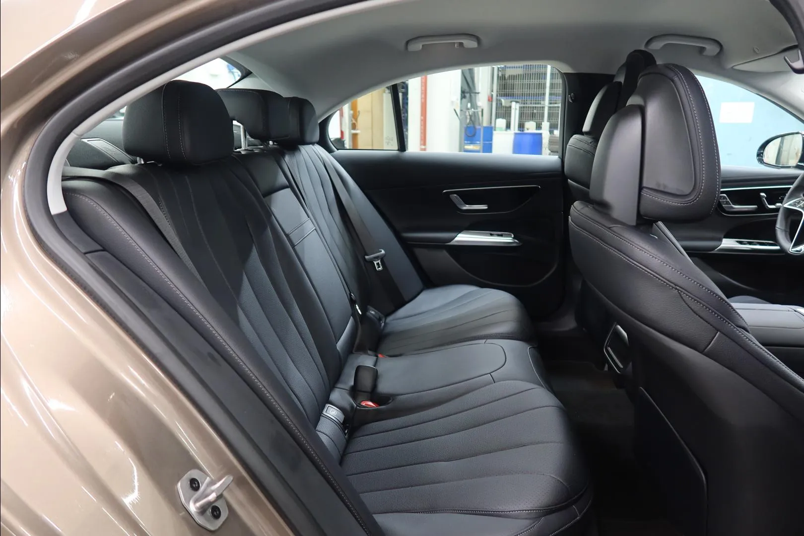 Mercedes-Benz E MRP-244 carousel image