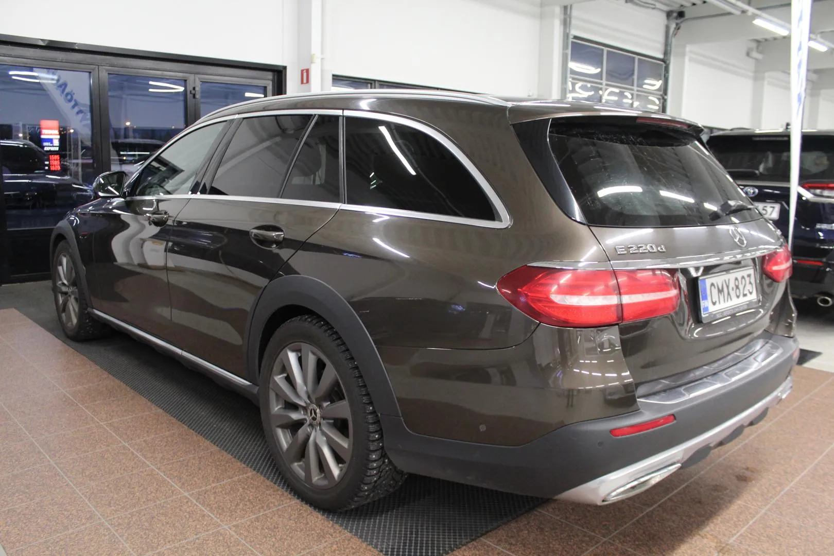 MERCEDES-BENZ E CMX-823 carousel image