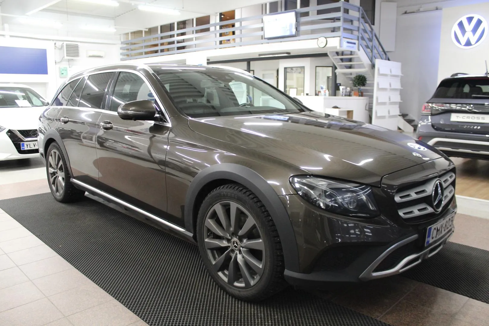 MERCEDES-BENZ E CMX-823 carousel image