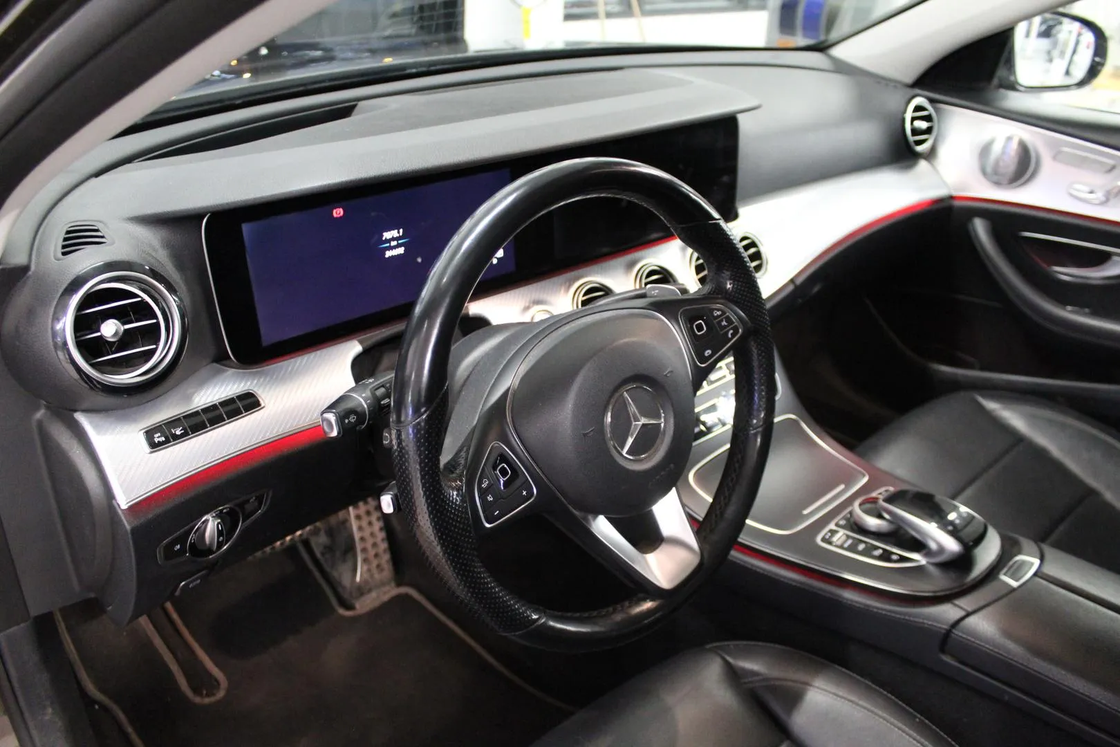 MERCEDES-BENZ E CMX-823 carousel image